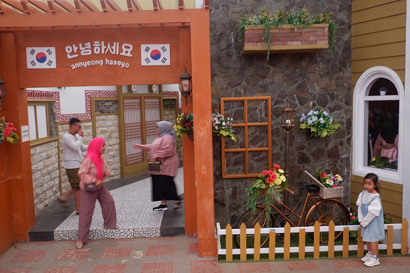 Wisata Unik dengan Konsep Tematik Negara Asia dan Eropa di Kabupaten Gowa - Bagian 5