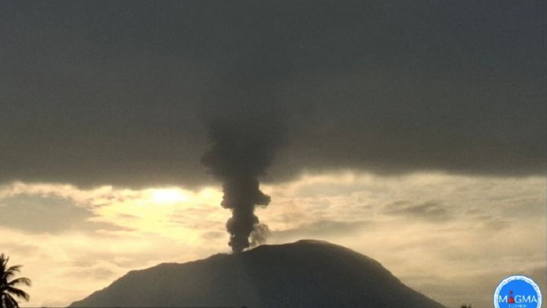 Gunung Ibu Hari Ini 12 Kali Erupsi Beruntun, Warga Diminta Tak Dekati Kawah Aktif