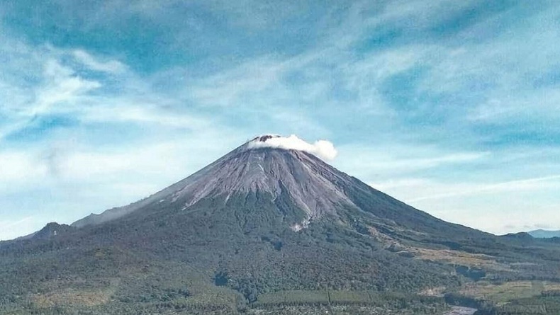 Pendakian Gunung Semeru Segera Dibuka, BBTNTBS Tunggu Izin Kemenhut 