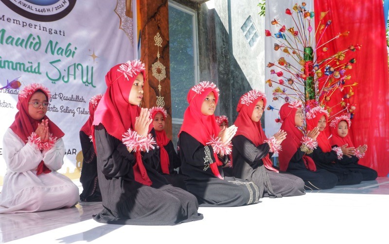 Anak SD di Makassar Belajar Meneladani Sifat-Sifat Rasulullah - Bagian 1