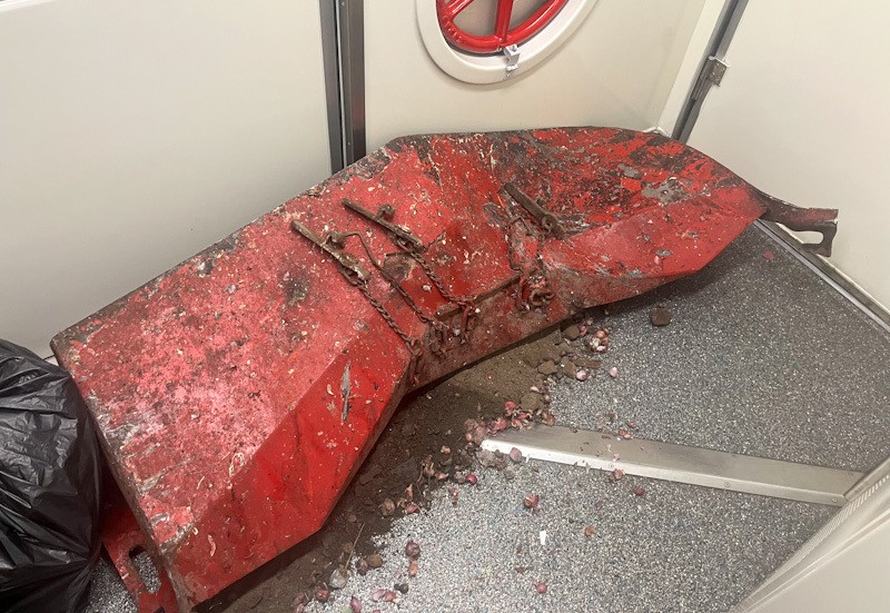 Penampakan Bumper KA Gajayana Penyok usai Hantam Pickup Muatan Bawang - Bagian 2