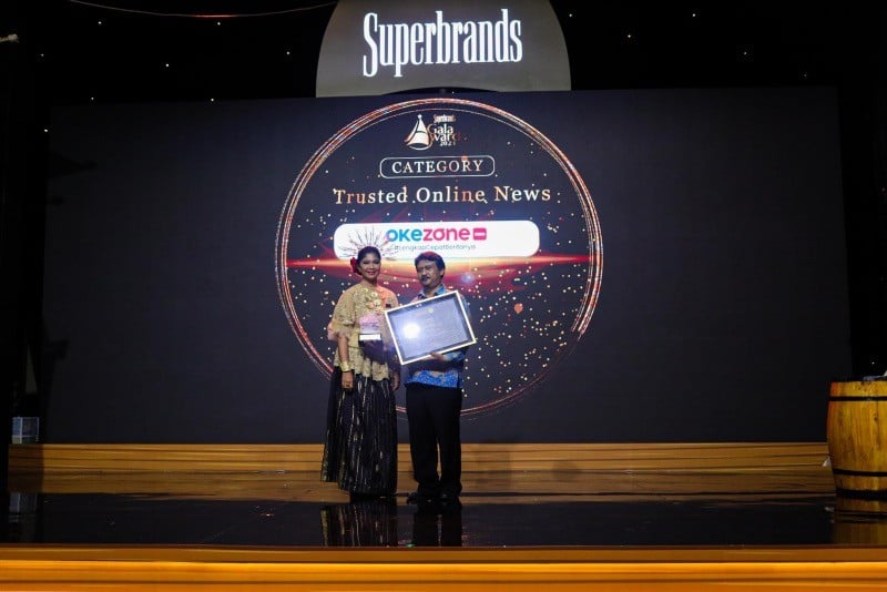Top! vozpublica TV dan Okezone Raih Penghargaan Superbrands - Bagian 3