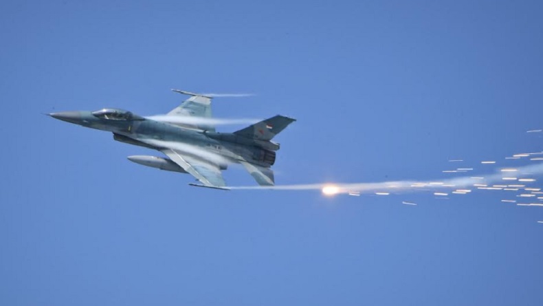 Semarak Dirgantara 2024, Aksi Penerbang Jet Tempur TNI AU Pukau Warga Yogyakarta 