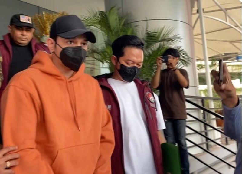 Tampang Artis Andrew Andika Diborgol, Tes Urine Positif Narkoba - Bagian 4