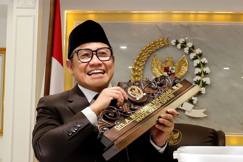 Momen Cak Imin Kemas Barang Pribadi dari Ruang Kerja Wakil Ketua DPR - Bagian 2