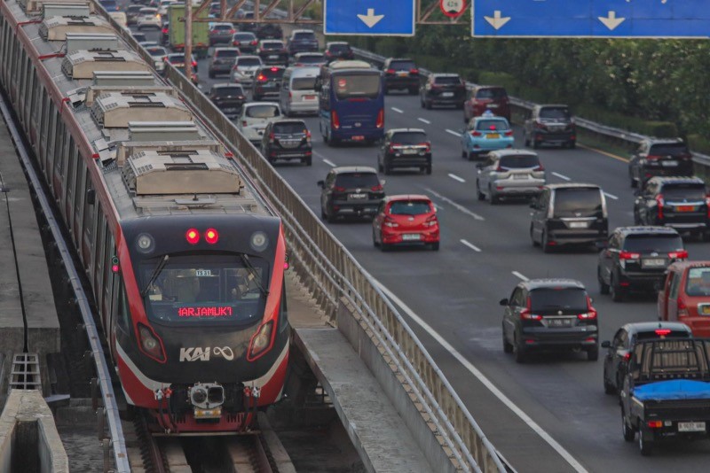 Perjalanan LRT Jabodebek Sebanyak 348 Kali pada Hari Kerja - Bagian 4