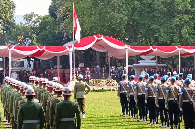 Tiba Didampingi Prabowo, Presiden Jokowi Pimpin Upacara Hari Kesaktian Pancasila - Bagian 1