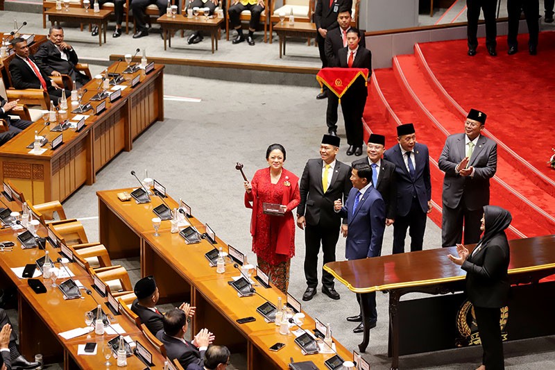 Pakai Kebaya Merah, Puan Maharani Pidato Pertama usai Ditunjuk Kembali Pimpin DPR - Bagian 3