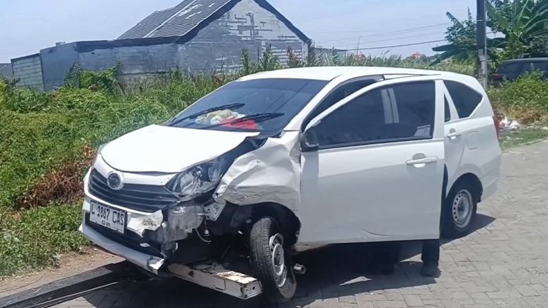 title Sadis! Perempuan Cantik Begal Taksi Online di Surabaya, Leher Sopir Ditusuk Pisau Sadis! Perempuan Cantik Begal Taksi Online di Surabaya, Leher Sopir Ditusuk Pisau