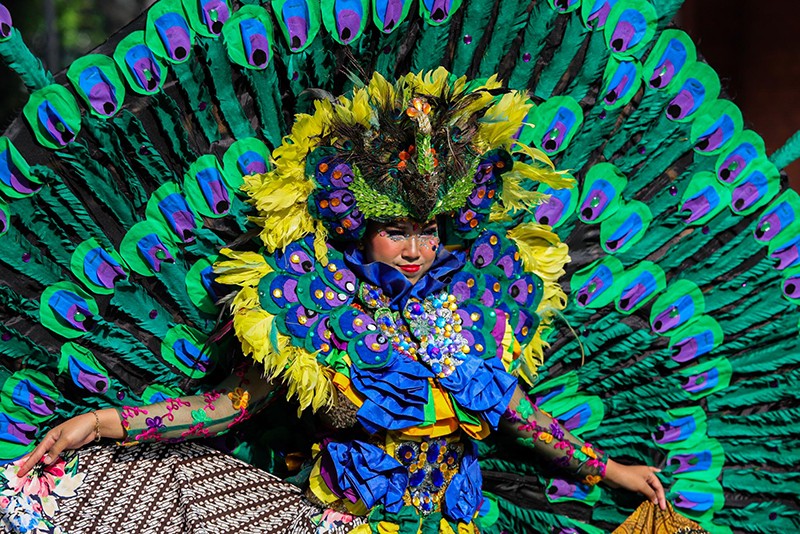Kemeriahan Kirab Budaya Peringati Hari Batik Nasional 2024 di TMII - Bagian 2