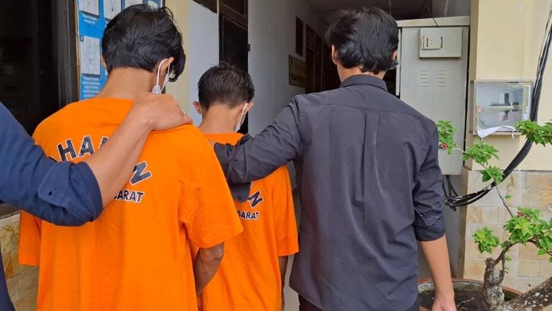 title Edarkan Narkoba, Kakak Beradik di Bangka Barat Ditangkap Edarkan Narkoba, Kakak Beradik di Bangka Barat Ditangkap