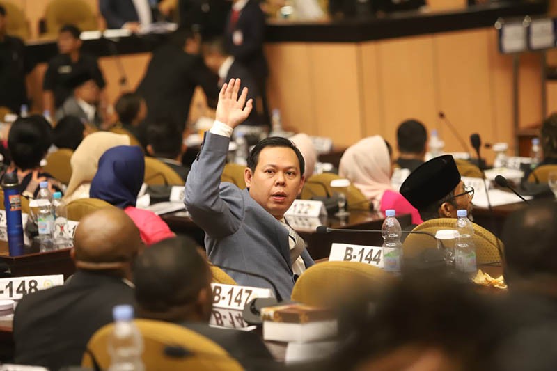Pemilihan Ketua DPD RI Sempat Panas, 2 Kandidat Berpelukan  - Bagian 2