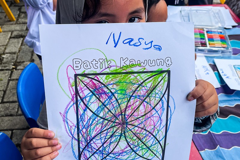 Potret Semangat Anak-anak TK Belajar Membuat Batik - Bagian 8