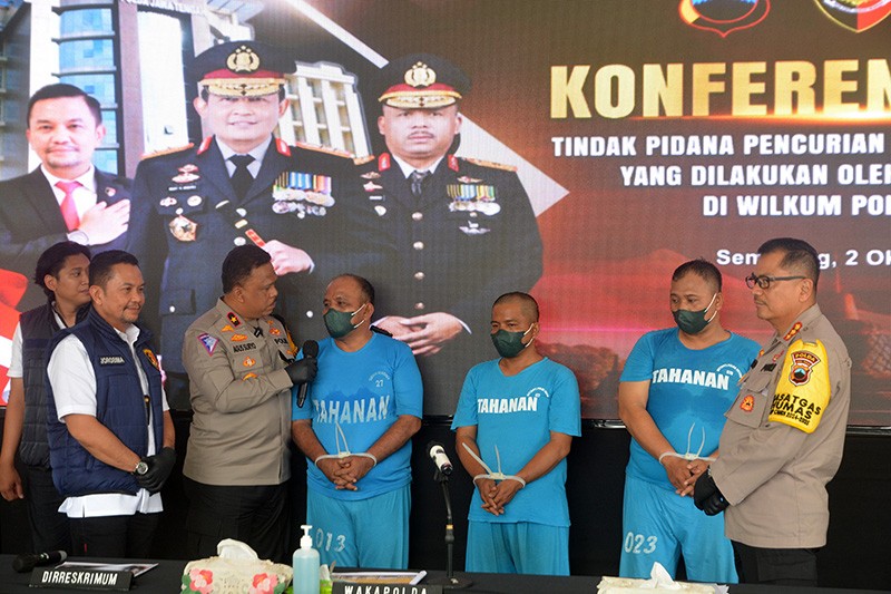 Tampang Bos Debt Collector Anggiat Marpaung dan Kompolotan Ditangkap Polisi - Bagian 4