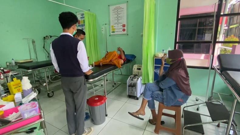title Keracunan Makanan Program Makan Siang Gratis, 1 Siswa SD Nganjuk Masih Dirawat Keracunan Makanan Program Makan Siang Gratis, 1 Siswa SD Nganjuk Masih Dirawat