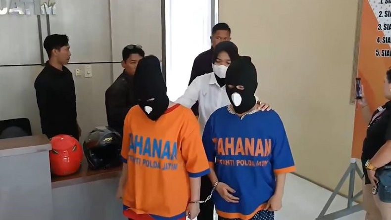 title Cerita Sekuriti Detik-Detik Penggerebekan Pesta Seks Tukar Pasangan di Vila Batu Cerita Sekuriti Detik-Detik Penggerebekan Pesta Seks Tukar Pasangan di Vila Batu