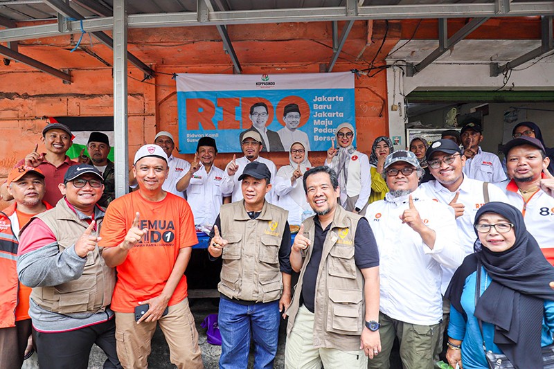Suswono Sarapan Nasi Uduk Betawi Sambil Serap Aspirasi Warga di Tanah Abang - Bagian 5