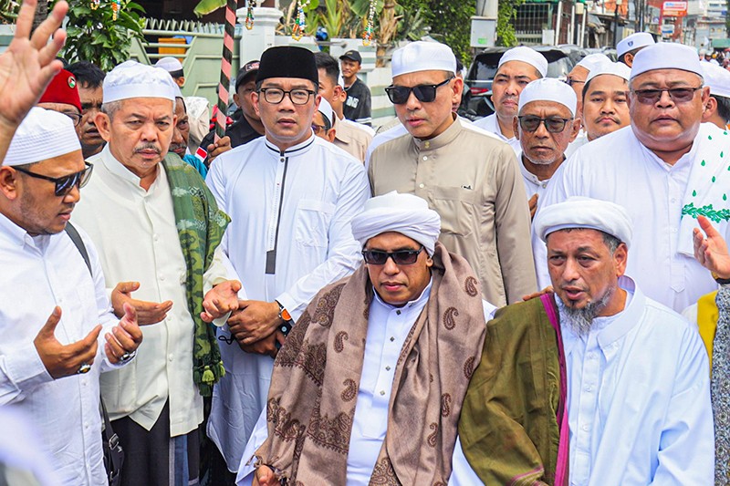 Ridwan Kamil Disambut Hangat Habaib dan Jemaah Majelis Taklim Al-Habsyi Kwitang - Bagian 4