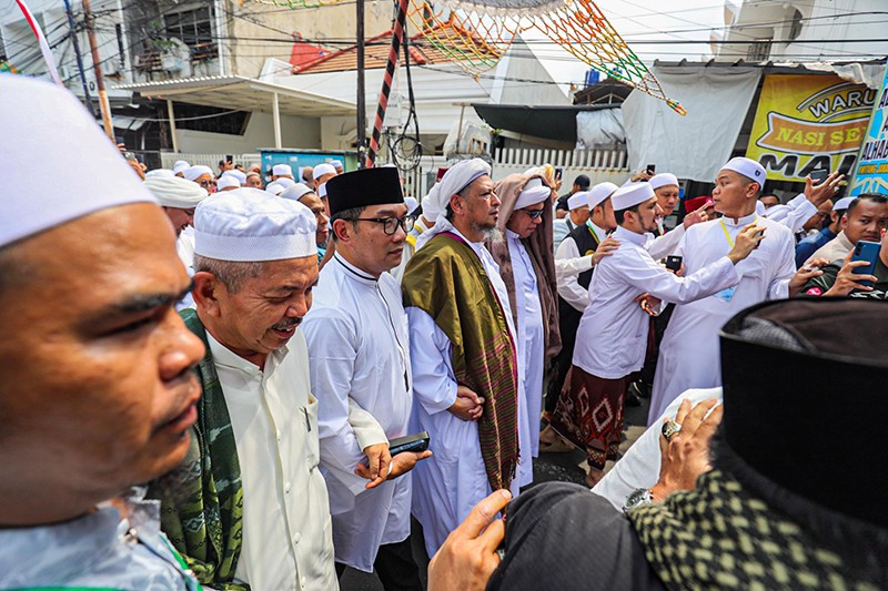 Ridwan Kamil Disambut Hangat Habaib dan Jemaah Majelis Taklim Al-Habsyi Kwitang - Bagian 2