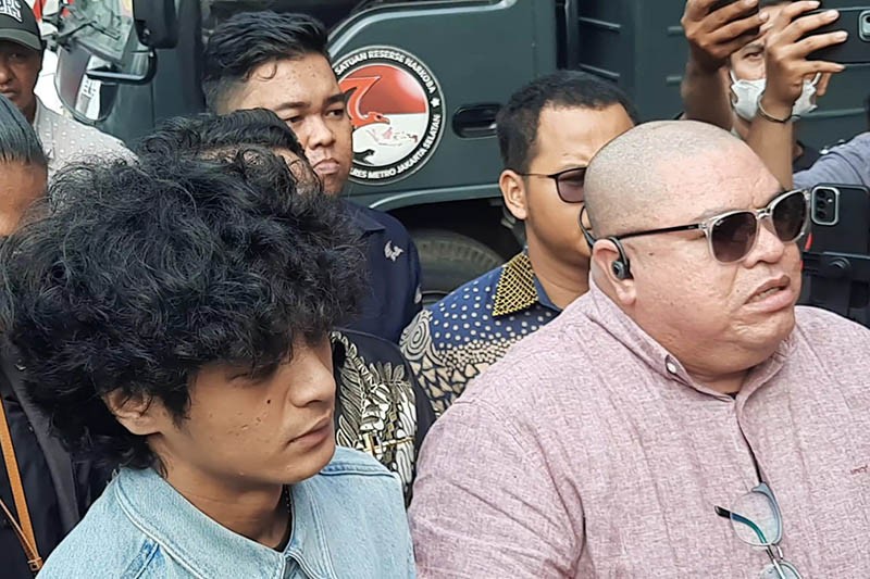 Tampang Vadel Badjideh Ditemani Razman Arif Nasution Diperiksa Polisi Soal Aborsi - Bagian 3