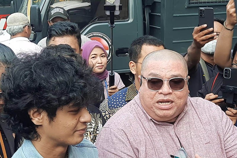 Tampang Vadel Badjideh Ditemani Razman Arif Nasution Diperiksa Polisi Soal Aborsi - Bagian 2