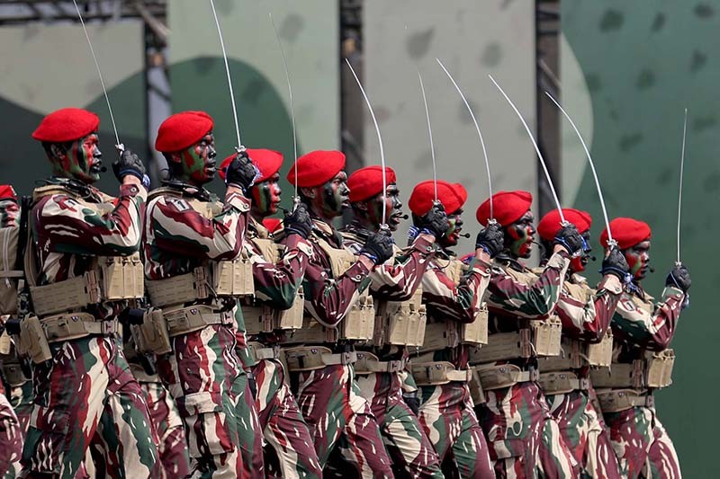 Gagahnya Prajurit TNI saat Defile Pasukan - Bagian 1