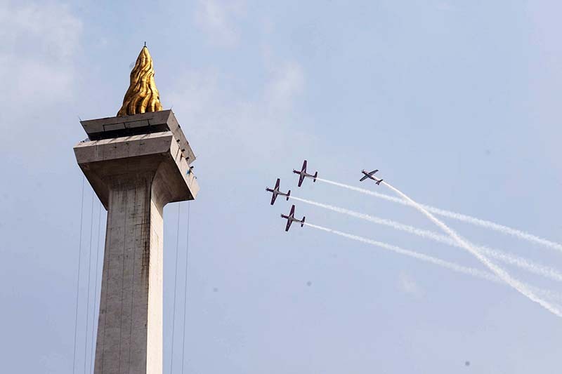 Manuver Tim Jupiter TNI AU di Langit Jakarta - Bagian 1