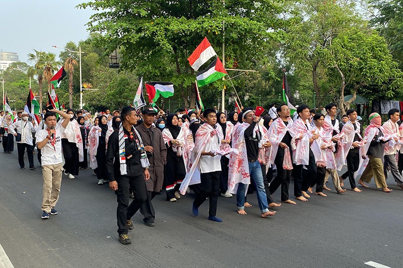 Massa Bela Palestina Geruduk Kedubes AS Peringati 1 Tahun Genosida Israel di Tanah Gaza - Bagian 1