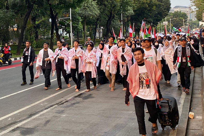Massa Bela Palestina Geruduk Kedubes AS Peringati 1 Tahun Genosida Israel di Tanah Gaza - Bagian 3