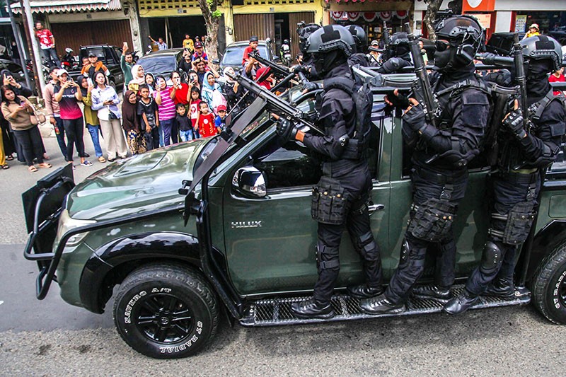 Antusiasme Warga Palembang Nonton Defile Pasukan TNI - Bagian 3