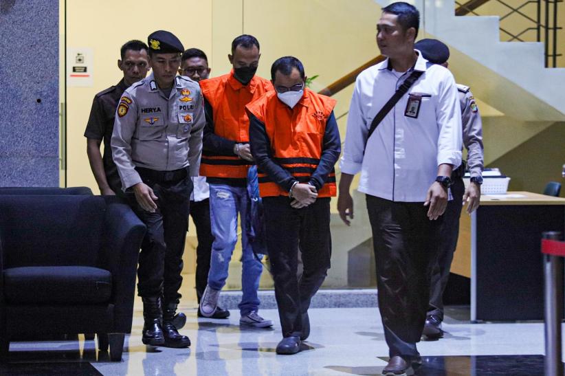 Tampang 6 Orang Kena OTT KPK di Kalsel Pakai Baju Tahanan - Bagian 4
