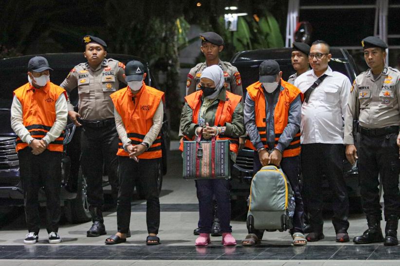 Tampang 6 Orang Kena OTT KPK di Kalsel Pakai Baju Tahanan - Bagian 1