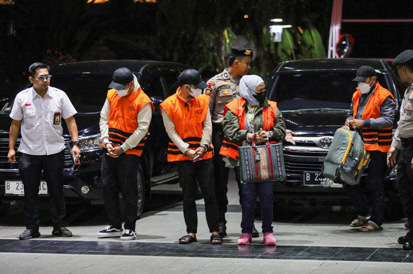 Tampang 6 Orang Kena OTT KPK di Kalsel Pakai Baju Tahanan - Bagian 2