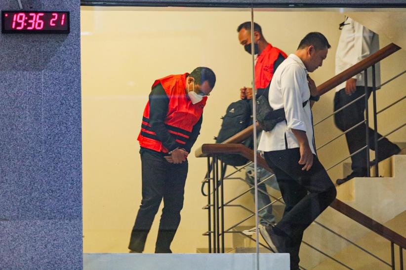 Tampang 6 Orang Kena OTT KPK di Kalsel Pakai Baju Tahanan - Bagian 5