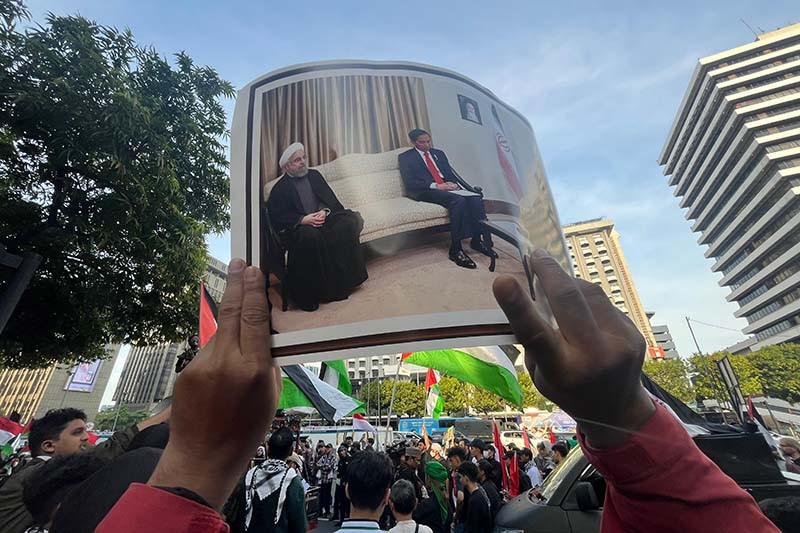 Ratusan Massa Bela Palestina Bawa Poster Iran Bom Israel - Bagian 3