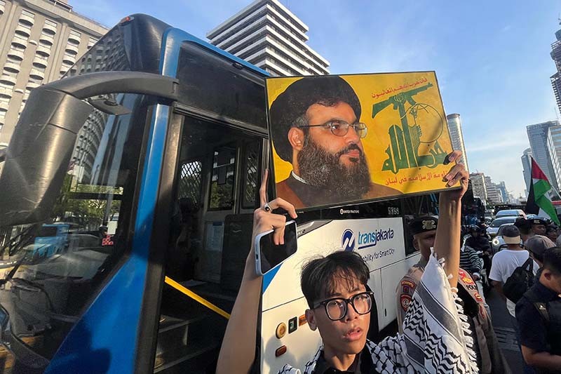 Ratusan Massa Bela Palestina Bawa Poster Iran Bom Israel - Bagian 4