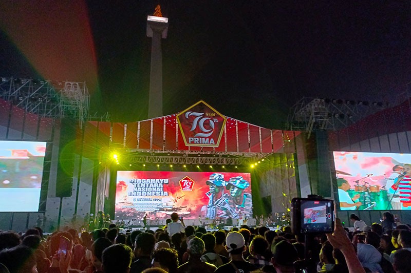 Pertunjukan Drone Hiasi Langit Jakarta - Bagian 4