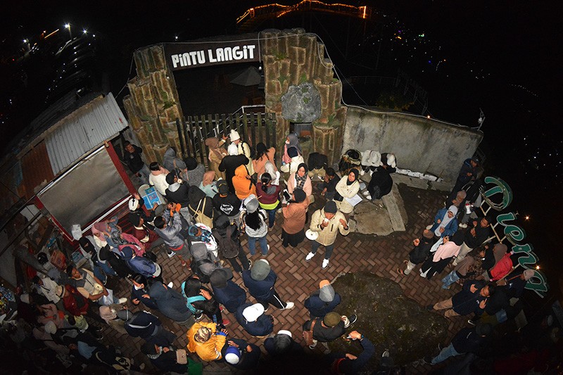 Indahnya Hamparan Lautan Awan dari Pintu Langit Dieng - Bagian 5