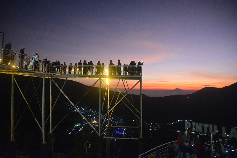 Indahnya Hamparan Lautan Awan dari Pintu Langit Dieng - Bagian 4