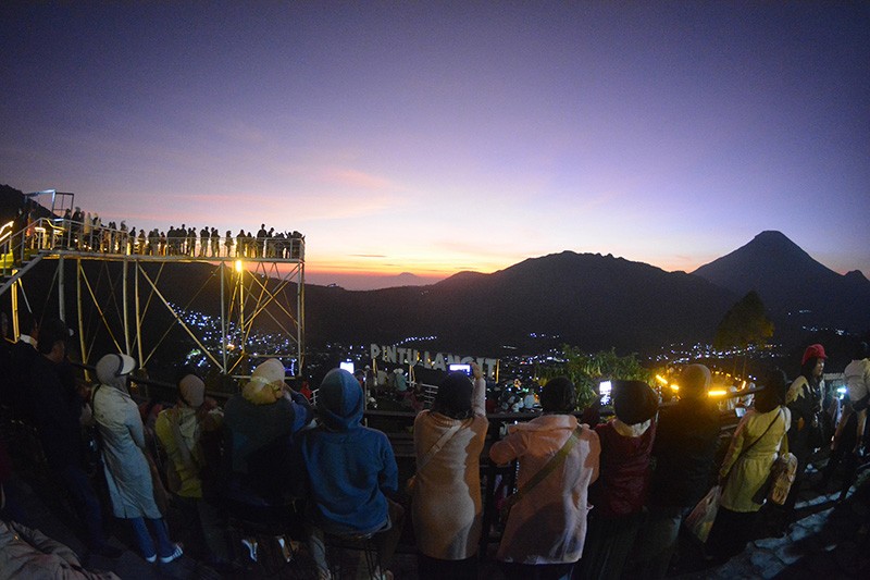 Indahnya Hamparan Lautan Awan dari Pintu Langit Dieng - Bagian 2