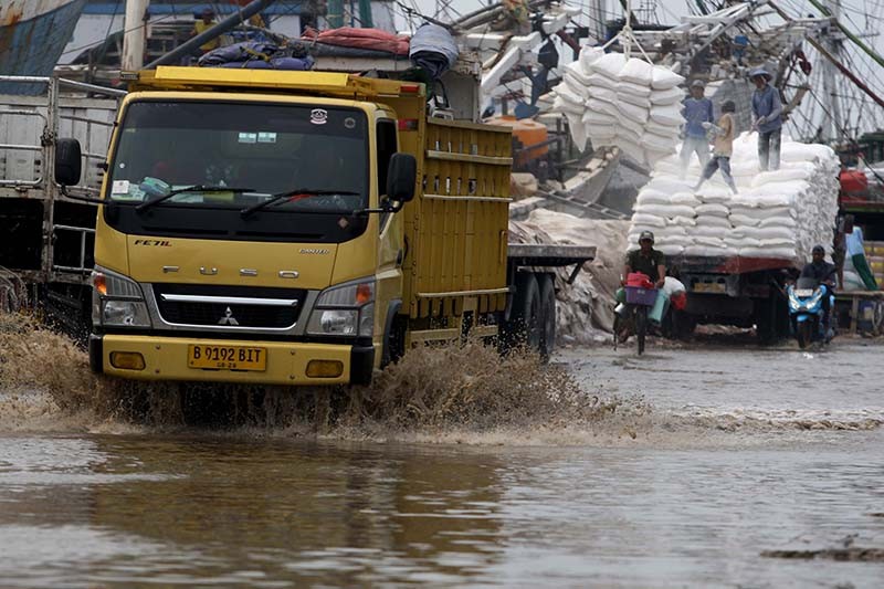Wisatawan Ogah Mampir ke Pelabuhan Sunda Kelapa karena Banjir Rob - Bagian 1