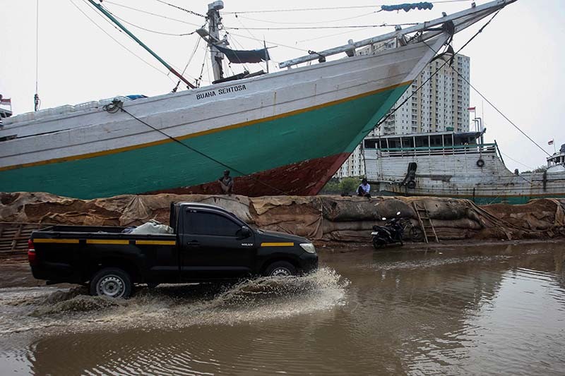 Wisatawan Ogah Mampir ke Pelabuhan Sunda Kelapa karena Banjir Rob - Bagian 2