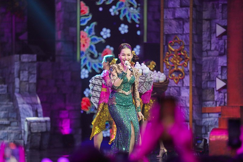 Penampilan Ayu Ting Ting di Panggung HUT GTV Amazing 22 - Bagian 4