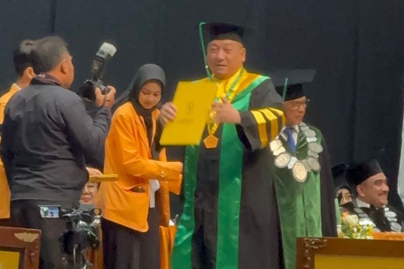 Pengacara Kondang Krisna Murti Raih Gelar Doktor Universitas Jayabaya dengan Predikat Cumlaude - Bagian 1