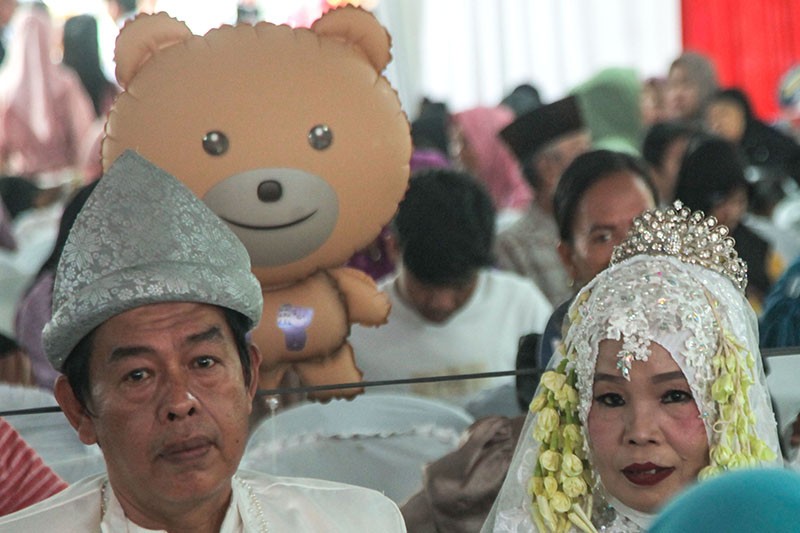 Ekspresi 81 Pasangan Menikah Massal - Bagian 4