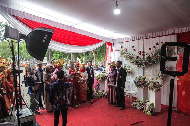 Ekspresi 81 Pasangan Menikah Massal - Bagian 5