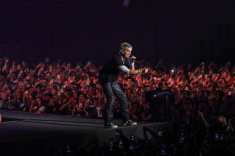 Konser 2 Hari, LANY Kembali Menghibur Penggemar di Jakarta - Bagian 4