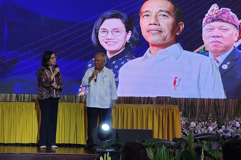 Ekspresi Menteri Basuki dan Sri Mulyani Nyanyi Lagu Menghitung Hari  - Bagian 1