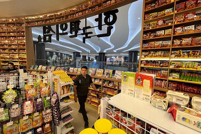 12.000 Ramyeon Asal Korsel Ditata Bak Perpustakaan - Bagian 4