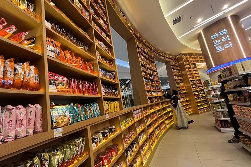 12.000 Ramyeon Asal Korsel Ditata Bak Perpustakaan - Bagian 1